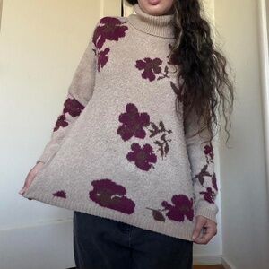 Floral extremely soft turtleneck with floral design